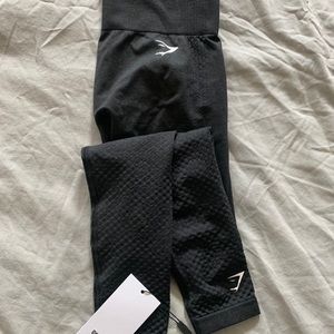 GYMSHARK- size small NWT vital seamless legging
